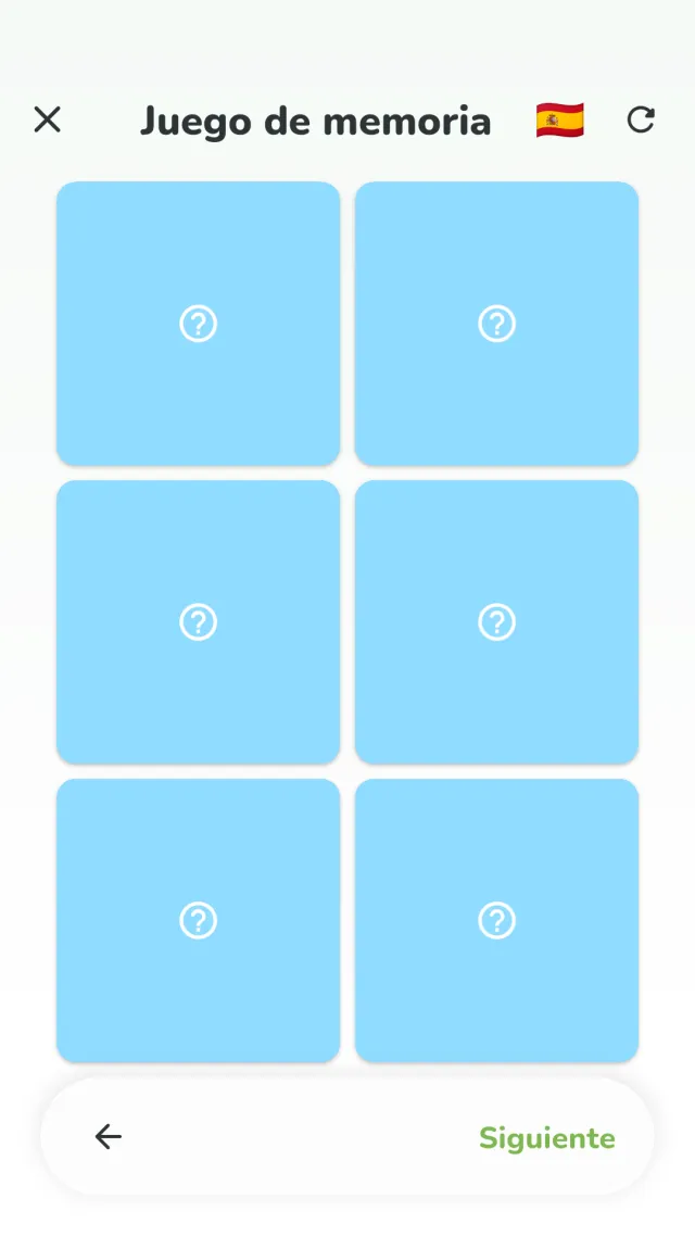 Pantalla del juego de memoria de YumYum Words — recordar dónde está cada carta boca abajo