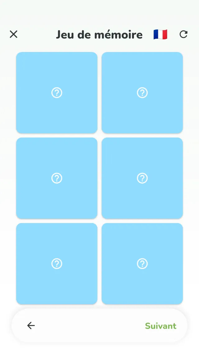 Écran du jeu de mémoire de YumYum Words — se souvenir de la position des cartes retournées